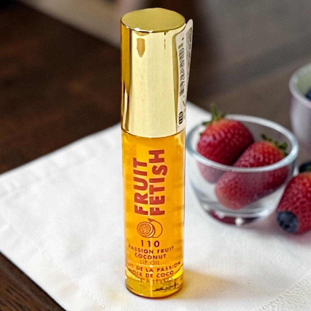 Milani Fruit Fetish Lip Oil 110 Passion Fruit Coconut 0.14oz Golden Translucent